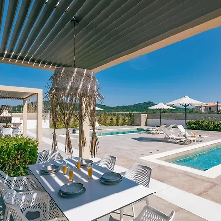 וילה Chrysothemis *